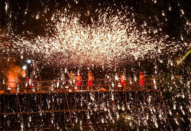 (260816) -- BEIJING, Aug. 16, 2026 (Xinhua) -- A molten iron firework performance is staged during a tourism and culture festival themed on floating lanterns for the Qixi Festival, also known as Chinese Valentine's Day, in Rongchang District of southwest China's Chongqing Municipality, Aug. 15, 2026. The tourism and culture festival kicked off here on Saturday, featuring a concert, a parade and various performances including molten iron fireworks and bamboo raft shows. (Xinhua/Tang Yi)