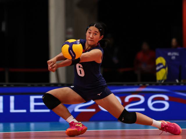 (260816) -- SANTIAGO, Aug. 16, 2026 (Xinhua) -- Lai Sin Ni of Chinese Taipei saves the ball during the semifinal match between Chinese Taipei and Türkiye at the FIVB Volleyball Girls' U17 World Championship in Santiago, Chile, Aug. 15, 2026. (Xinhua/Zhou Jiayi)