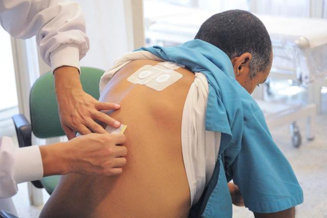 (260816) -- TUNIS, Aug. 16, 2026 (Xinhua) -- A doctor administers Sanfutie, or Sanfu plaster, a centuries-old traditional Chinese medicine therapy, to a patient in Tunis, Tunisia, Aug. 14, 2026. The 30th Chinese medical team to Tunisia conducted Sanfutie treatments for the Tunisian people on Friday. (Photo by Adel Ezzine/Xinhua)