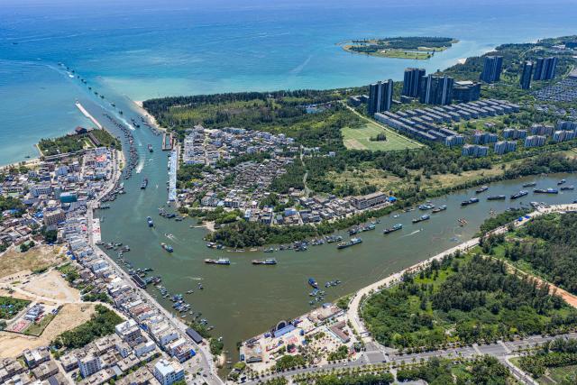 (260816) -- QIONGHAI, Aug. 16, 2026 (Xinhua) -- An aerial drone photo taken on Aug. 16, 2026 shows fishing boats departing for fishing from Tanmen port in Qionghai, south China's Hainan Province. The fishing season of the South China Sea kicked off at noon on Sunday after this summer's three-and-a-half-month fishing ban. (Xinhua/Pu Xiaoxu)