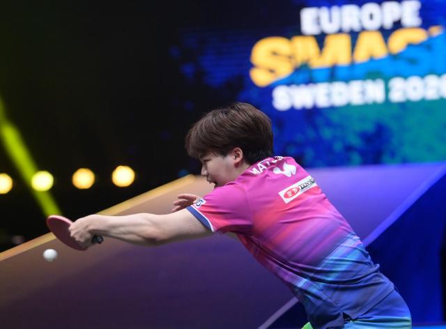 (260816) -- MALMO, Aug. 16, 2026 (Xinhua) -- Matsushima Sora hits a return during the men's singles semifinal match between Harimoto Tomokazu of Japan and Matsushima Sora of Japan at the WTT Europe Smash Sweden 2026 in Malmo, Sweden, Aug. 16, 2026. (Xinhua/Weng Xinyang)