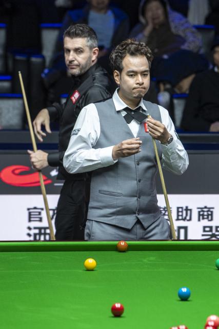 (260816) -- TAIYUAN, Aug. 16, 2026 (Xinhua) -- Noppon Saengkham (R) of Thailand and Mark Selby of England compete during the final match at China Open 2026 snooker tournament in Taiyuan, north China's Shanxi Province, Aug. 16, 2026. (Xinhua/Cao Yang)