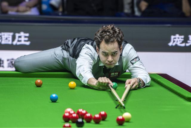 (260816) -- TAIYUAN, Aug. 16, 2026 (Xinhua) -- Noppon Saengkham competes during the final match between Mark Selby of England and Noppon Saengkham of Thailand at China Open 2026 snooker tournament in Taiyuan, north China's Shanxi Province, Aug. 16, 2026. (Xinhua/Cao Yang)