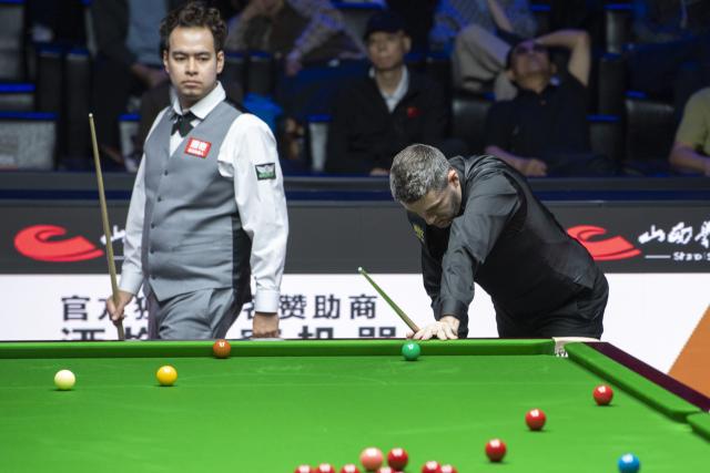 (260816) -- TAIYUAN, Aug. 16, 2026 (Xinhua) -- Mark Selby (R) of England and Noppon Saengkham of Thailand compete during the final match at China Open 2026 snooker tournament in Taiyuan, north China's Shanxi Province, Aug. 16, 2026. (Xinhua/Cao Yang)