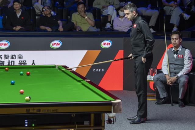 (260816) -- TAIYUAN, Aug. 16, 2026 (Xinhua) -- Mark Selby (L) of England and Noppon Saengkham of Thailand compete during the final match at China Open 2026 snooker tournament in Taiyuan, north China's Shanxi Province, Aug. 16, 2026. (Xinhua/Cao Yang)