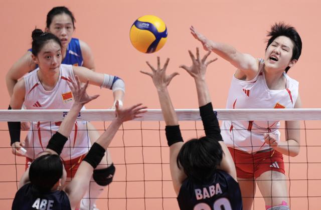 (260816) -- HONG KONG, Aug. 16, 2026 (Xinhua) -- Chen Xiaohui (1st R) of China spikes the ball during the final between China and Japan at the 2026 Asian Eastern Zonal Women's Volleyball Championship in Hong Kong, south China, Aug. 16, 2026. (Xinhua/Lui Siu Wai)