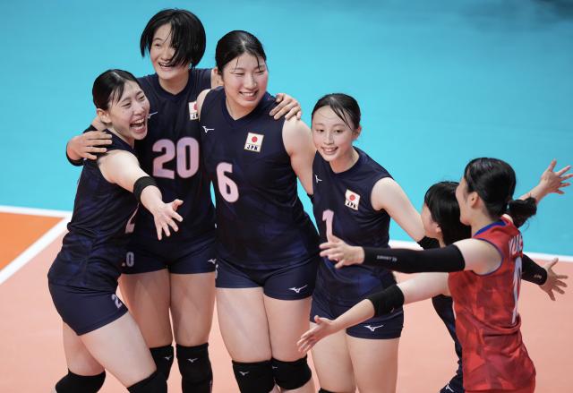 (260816) -- HONG KONG, Aug. 16, 2026 (Xinhua) -- Players of Japan celebrate scoring during the final between China and Japan at the 2026 Asian Eastern Zonal Women's Volleyball Championship in Hong Kong, south China, Aug. 16, 2026. (Xinhua/Lui Siu Wai)