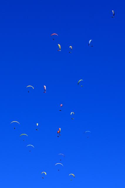 (260816) -- KRUSHEVO, Aug. 16, 2026 (Xinhua) -- Participants compete during the 18th World Air Sports Federation (FAI) European Paragliding Championships in Krushevo, North Macedonia, Aug.16, 2026. The event is taking place from Aug. 8 to 19, bringing together 130 of Europe's top pilots. (Photo by Tomislav Georgiev/Xinhua)