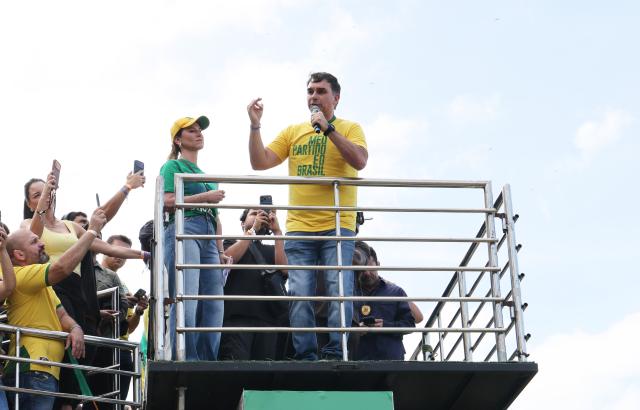 (260816) -- RIO DE JANEIRO, Aug. 16, 2026 (Xinhua) -- Brazilian Senator Flavio Bolsonaro (front R), presidential candidate of Brazil's Liberal Party, attends his first presidential campaign rally in Rio de Janeiro, Brazil, Aug. 16, 2026. (Xinhua/Jin Haoyuan)