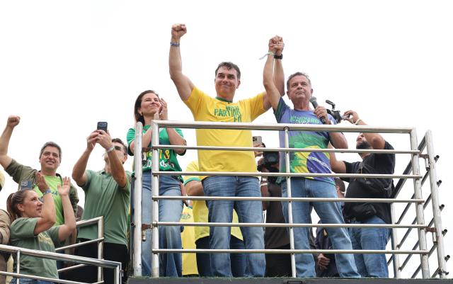 (260816) -- RIO DE JANEIRO, Aug. 16, 2026 (Xinhua) -- Brazilian Senator Flavio Bolsonaro (front C), presidential candidate of Brazil's Liberal Party, attends his first presidential campaign rally in Rio de Janeiro, Brazil, Aug. 16, 2026. (Xinhua/Jin Haoyuan)