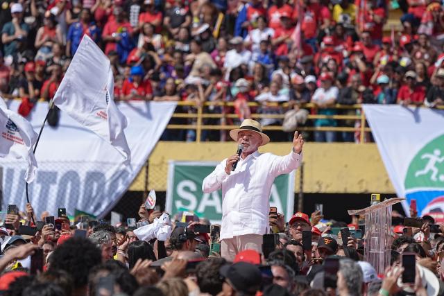 (260816) -- SAO BERNARDO DO CAMPO, Aug. 16, 2026 (Xinhua) -- Brazilian President Luiz Inacio Lula da Silva, presidential candidate of Brazil's ruling Workers' Party, attends his first presidential campaign rally in Sao Bernardo do Campo, Brazil, Aug. 16, 2026. (Photo by Paulo Lopes/Xinhua)