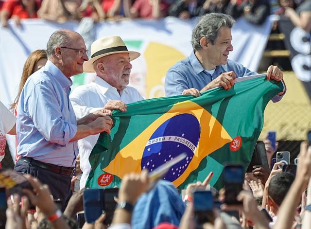 (260816) -- SAO BERNARDO DO CAMPO, Aug. 16, 2026 (Xinhua) -- Brazilian President Luiz Inacio Lula da Silva (C), presidential candidate of Brazil's ruling Workers' Party, and Brazilian Vice President Geraldo Alckmin (L) attend Lula's first presidential campaign rally in Sao Bernardo do Campo, Brazil, Aug. 16, 2026. (Photo by Paulo Lopes/Xinhua)