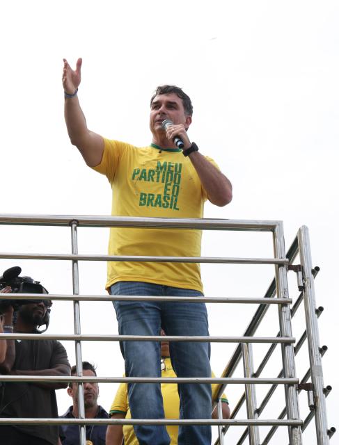 (260816) -- RIO DE JANEIRO, Aug. 16, 2026 (Xinhua) -- Brazilian Senator Flavio Bolsonaro, presidential candidate of Brazil's Liberal Party, attends his first presidential campaign rally in Rio de Janeiro, Brazil, Aug. 16, 2026. (Xinhua/Jin Haoyuan)