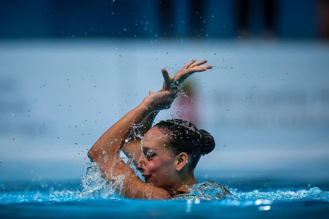 (260817) -- BUDAPEST, Aug. 17, 2026 (Xinhua) -- Naia Alvarez Vicente of Spain performs during the Women's Solo Free Final of the World Aquatics Junior Artistic Swimming Championships in Budapest, Hungary, on Aug. 16, 2026. (Photo by David Balogh/Xinhua)