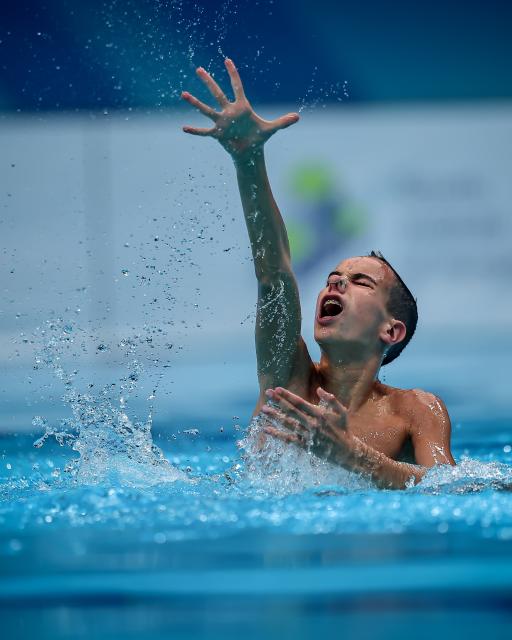 (260817) -- BUDAPEST, Aug. 17, 2026 (Xinhua) -- Eneko Sanchez Aguilar of Spain performs during the Men's Solo Free Final of the World Aquatics Junior Artistic Swimming Championships in Budapest, Hungary, on Aug. 16, 2026. (Photo by David Balogh/Xinhua)