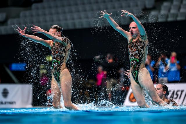 (260817) -- BUDAPEST, Aug. 17, 2026 (Xinhua) -- Team members of Russia perform during the Team Free final of the World Aquatics Junior Artistic Swimming Championships in Budapest, Hungary, on Aug. 16, 2026. (Photo by David Balogh/Xinhua)