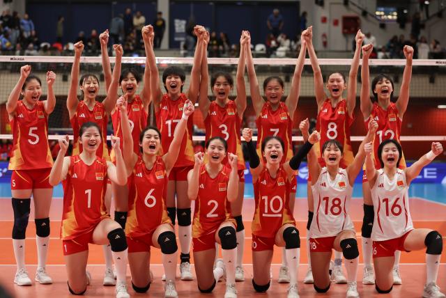 (260817) -- SANTIAGO, Aug. 17, 2026 (Xinhua) -- Players of China celebrate after the bronze final match between China and Chinese Taipei at the FIVB Volleyball Girls' U17 World Championship in Santiago, Chile, Aug. 16, 2026. (Xinhua/Zhou Jiayi)