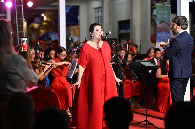 (260817) -- RIO DE JANEIRO, Aug. 17, 2026 (Xinhua) -- Brazilian soprano Marilia Vargas (C) sings a Chinese song during a concert marking the 52nd anniversary of China-Brazil diplomatic relations at the Forte de Copacabana in Rio de Janeiro, Brazil, Aug. 16, 2026. The concert was held here on Sunday. (Xinhua/Jin Haoyuan)