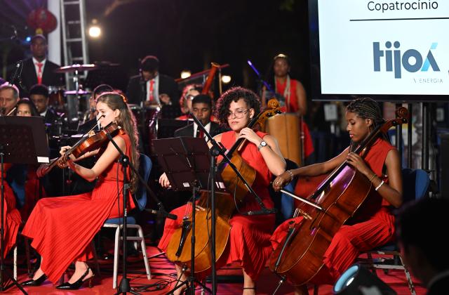 (260817) -- RIO DE JANEIRO, Aug. 17, 2026 (Xinhua) -- Musicians perform during a concert marking the 52nd anniversary of China-Brazil diplomatic relations at the Forte de Copacabana in Rio de Janeiro, Brazil, Aug. 16, 2026. The concert was held here on Sunday. (Xinhua/Jin Haoyuan)