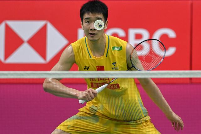 (260817) -- NEW DELHI, Aug. 17, 2026 (Xinhua) -- China's Li Shifeng competes during the men's singles round of 64 match against Dmitriy Panarin of Kazakhstan at BWF World Championships in New Delhi, Aug. 17, 2026. (Xinhua/Javed Dar)