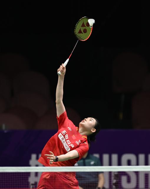 (260817) -- NEW DELHI, Aug. 17, 2026 (Xinhua) -- Han Yue of China competes during the women's singles round of 64 match against Kirsty Gilmour of Scotland at the 2026 BWF World Championships in New Delhi, India, Aug. 17, 2026. (Xinhua/Javed Dar)