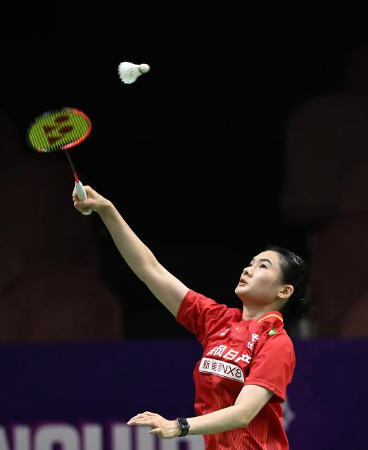 (260817) -- NEW DELHI, Aug. 17, 2026 (Xinhua) -- Han Yue of China competes during the women's singles round of 64 match against Kirsty Gilmour of Scotland at the 2026 BWF World Championships in New Delhi, India, Aug. 17, 2026. (Xinhua/Javed Dar)