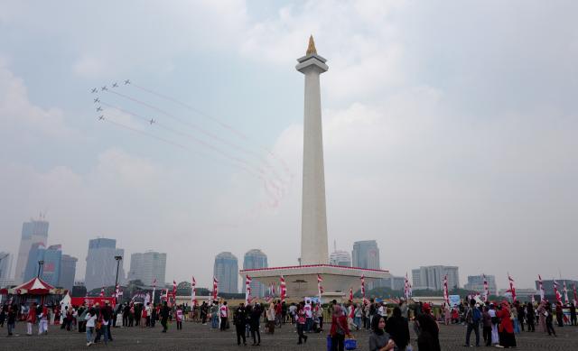 (260817) -- JAKARTA, Aug. 17, 2026 (Xinhua) -- Aircraft of Indonesia Air Force perform during a celebration event of the 81st anniversary of the founding of the Republic of Indonesia in Jakarta, Indonesia, Aug. 17, 2026. (Xinhua/Cen Yunpeng)