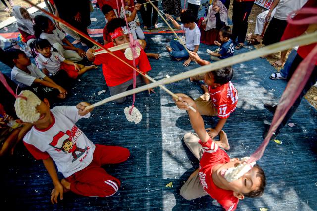 (260817) -- JAKARTA, Aug. 17, 2026 (Xinhua) -- Children take part in fun games during a celebration event of the 81st anniversary of the founding of the Republic of Indonesia in South Tangerang, Banten Province, Indonesia, Aug. 17, 2026. (Xinhua/Agung Kuncahya B.)