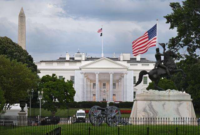 (260818) -- WASHINGTON, Aug. 18, 2026 (Xinhua) -- This photo taken on Aug. 17, 2026 shows the White House in Washington, D.C., the United States. U.S. President Donald Trump said on Monday that Tehran wants to reach an agreement with Washington but is unwilling to accept the kind of deal he considers necessary, as a 60-day negotiating period between the two sides came to an end. (Xinhua/Li Rui)