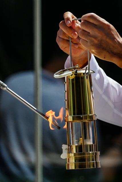 (260818) -- TOKYO, Aug. 18, 2026 (Xinhua) -- The flame lantern is lit during the flame lighting ceremony for the 20th Asian Games in Tokyo, Japan, on Aug. 18, 2026. (Xinhua/Jia Haocheng)