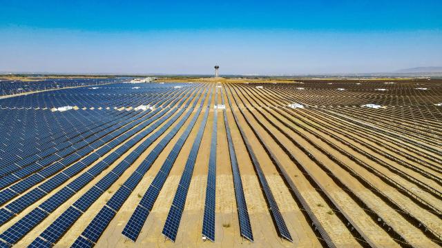 (260818) -- YINCHUAN, Aug. 18, 2026 (Xinhua) -- A drone photo taken on Sept. 5, 2025 shows a solar farm on the edge of the Tengger Desert in Zhongwei, northwest China's Ningxia Hui Autonomous Region. (Xinhua)