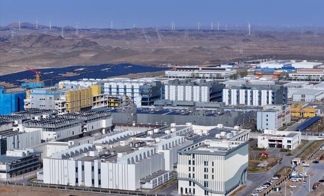 (260818) -- YINCHUAN, Aug. 18, 2026 (Xinhua) -- An aerial drone photo taken on Jan. 22, 2026 shows a view of a big data industrial park in Zhongwei, northwest China's Ningxia Hui Autonomous Region. (Xinhua)