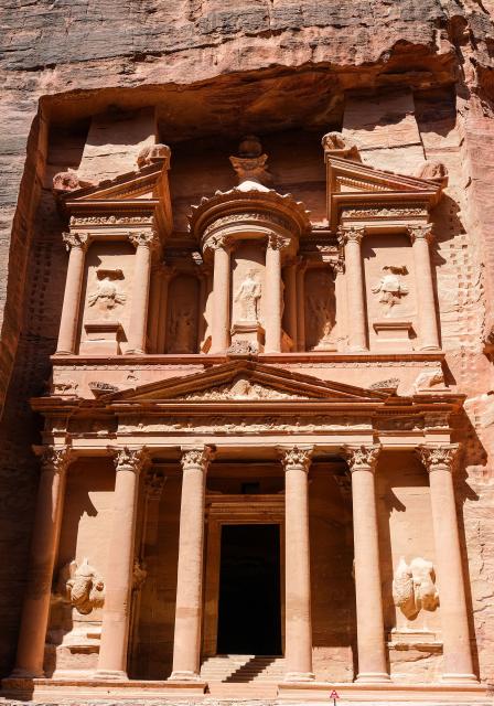 (260818) -- AMMAN, Aug. 18, 2026 (Xinhua) -- This photo taken on July 23, 2026 shows the Treasury at the archaeological site of Petra, Jordan.
  Located in the Middle East, Jordan is a land where ancient civilizations and modern life exist in concord. (Xinhua/Xin Mengchen)