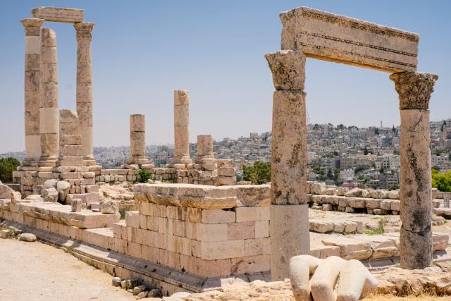 (260818) -- AMMAN, Aug. 18, 2026 (Xinhua) -- This photo taken on July 25, 2026 shows the Temple of Hercules in Amman, Jordan.
  Located in the Middle East, Jordan is a land where ancient civilizations and modern life exist in concord. (Xinhua/Xin Mengchen)