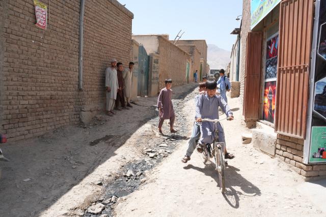 (260818) -- KABUL, Aug. 18, 2026 (Xinhua) -- This photo taken on Aug. 18, 2026 shows the street in which a private school was bombed outside in Kabul, Afghanistan. Several students were seriously injured on Monday after a blast outside a private school in western Kabul, Afghanistan, Kabul police spokesman Khalid Zadran confirmed Monday night. (Photo by Saifurahman Safi/Xinhua)