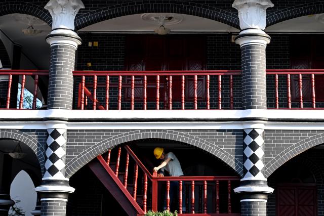 (260818) -- ZUNYI, Aug. 18, 2026 (Xinhua) -- A worker renovates the site of the Zunyi Meeting in Zunyi City, southwest China's Guizhou Province, Aug. 17, 2026.
  Renovation of the site of the Zunyi Meeting goes smoothly and will soon be completed. (Xinhua/Liu Jinhai)