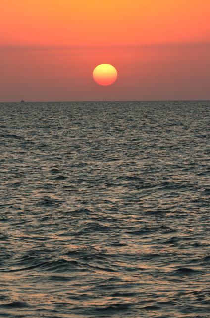 (260818) -- BAKU, Aug. 18, 2026 (Xinhua) -- This photo taken from a geophysical survey vessel operated by Caspian-Geo shows a view of the sunrise over the Caspian Sea near Baku, Azerbaijan, Aug. 18, 2026. (Xinhua/Chen Junfeng)