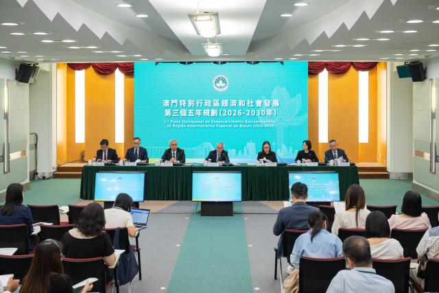 (260818) -- MACAO, Aug. 18, 2026 (Xinhua) -- This photo taken on Aug. 18, 2026 shows a press conference held to introduce the Third Five-Year Plan for Economic and Social Development of the Macao Special Administrative Region (SAR) in south China's Macao.
  The Macao SAR government on Tuesday released the Third Five-Year Plan for Economic and Social Development of the Macao SAR (2026-2030). (Xinhua/Cheong Kam Ka)