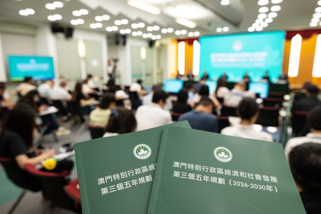 (260818) -- MACAO, Aug. 18, 2026 (Xinhua) -- This photo taken on Aug. 18, 2026 shows a press conference held to introduce the Third Five-Year Plan for Economic and Social Development of the Macao Special Administrative Region (SAR) in south China's Macao.
  The Macao SAR government on Tuesday released the Third Five-Year Plan for Economic and Social Development of the Macao SAR (2026-2030). (Xinhua/Cheong Kam Ka)
