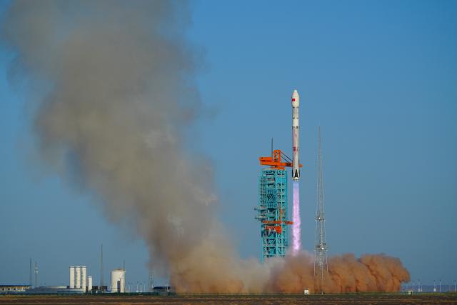 (260819) -- JIUQUAN, Aug. 19, 2026 (Xinhua) -- The Zhuque-3 Y2 rocket blasts off at the Dongfeng commercial space innovation pilot zone in northwest China, Aug. 19, 2026.
  China launched the reusable rocket Zhuque-3 on Wednesday morning, achieving its first recovery of a rocket's first stage on land.
  The land-based recovery of the rocket's first stage was completed as planned, and the flight mission was a complete success. (Photo by Wang Jiangbo/Xinhua)