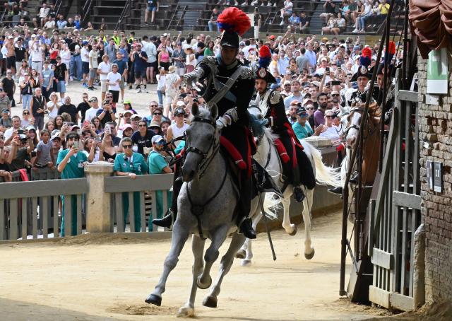 (260819) -- SIENA, Aug. 19, 2026 (Xinhua) -- Italian Carabinieri, known as the gendarmerie of Italy, perform before the Palio in Siena, Italy, Aug. 18, 2026. Palio in Siena, or "Palio di Siena" in Italian, is a historical horse race held twice a year in Siena since 1656. (Photo by Alberto Lingria/Xinhua)