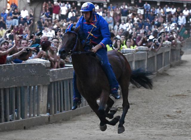 (260819) -- SIENA, Aug. 19, 2026 (Xinhua) -- Palio jockey Giovanni Atzeni, also known as "Tittia," competes during the Palio in Siena, Italy, Aug. 18, 2026. Palio in Siena, or "Palio di Siena" in Italian, is a historical horse race held twice a year in Siena since 1656. (Photo by Alberto Lingria/Xinhua)