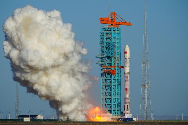 (260819) -- BEIJING, Aug. 19, 2026 (Xinhua) -- The Zhuque-3 Y2 rocket blasts off at the Dongfeng commercial space innovation pilot zone in northwest China, Aug. 19, 2026.
  China launched the reusable rocket Zhuque-3 on Wednesday morning, achieving its first recovery of a rocket's first stage on land.
  The land-based recovery of the rocket's first stage was completed as planned, and the flight mission was a complete success. (Photo by Wang Jiangbo/Xinhua)