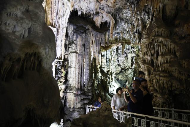 (260819) -- TLEMCEN , Aug. 19, 2026 (Xinhua) -- People visit the Beni Add caves in Tlemcen, Algeria, Aug. 17, 2026. The main gallery of Beni Add caves extend over 700 meters, with a depth reaching 57 meters, and are home to stalactites and stalagmites of varied shape. (Photo by Billel Bensalem/Xinhua)