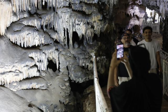 (260819) -- TLEMCEN , Aug. 19, 2026 (Xinhua) -- People visit the Beni Add caves in Tlemcen, Algeria, Aug. 17, 2026. The main gallery of Beni Add caves extend over 700 meters, with a depth reaching 57 meters, and are home to stalactites and stalagmites of varied shape. (Photo by Billel Bensalem/Xinhua)