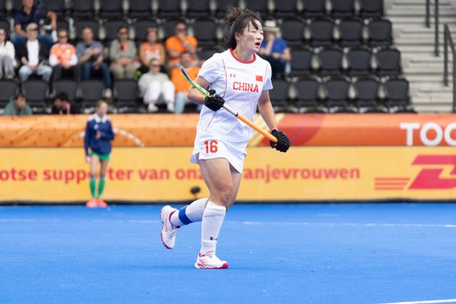 (260819) -- AMSTELVEEN, Aug. 19, 2026 (Xinhua) -- Ou Zixia of China competes during the FIH Hockey World Cup 2026 women's Pool D match between China and England in Amstelveen, the Netherlands, Aug. 18, 2026. (Photo by Sylvia Lederer/Xinhua)