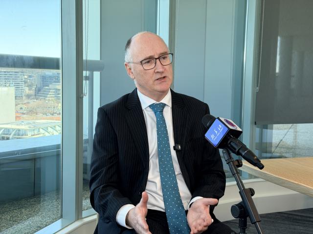 (260819) -- CANBERRA, Aug. 19, 2026 (Xinhua) -- This photo taken with a mobile phone shows Tony Weber, chief executive of Australia's Federal Chamber of Automotive Industries (FCAI), receiving an interview with Xinhua in Canberra, Australia, Aug. 13, 2026. TO GO WITH "Interview: Chinese cars win confidence of Australian consumers: head of top auto industry body" (Xinhua/Zhang Shuhui)