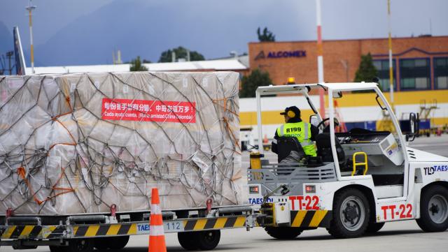 (260819) -- BOGOTA, Aug. 19, 2026 (Xinhua) -- A staff member transfers humanitarian earthquake relief supplies provided by the Chinese government at an airport in Bogota, Colombia, Aug. 18, 2026. Humanitarian earthquake relief supplies provided by the Chinese government arrived in Bogota on Tuesday to support Colombia's disaster response and post-disaster reconstruction efforts. (Xinhua/Li Zijian)