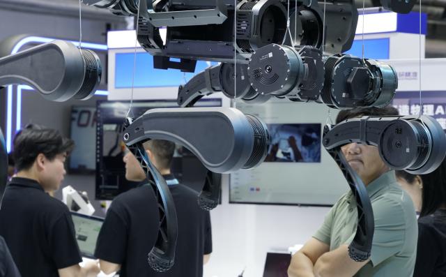 (260819) -- BEIJING, Aug. 19, 2026 (Xinhua) -- Robot components are displayed during the 2026 World Robot Conference in Beijing, capital of China, Aug. 19, 2026. Themed "Human-Robot Symbiosis, Production-Demand Convergence," the 2026 edition of the conference kicked off here on Wednesday. (Xinhua/Li Xin)