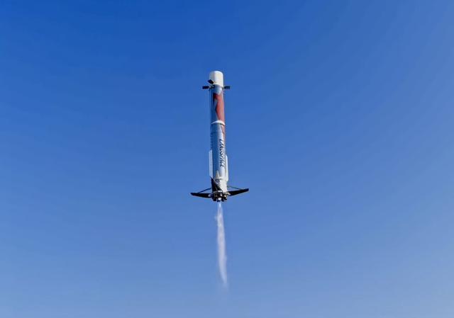 (260819) -- JIUQUAN, Aug. 19, 2026 (Xinhua) -- This screenshot from a video clip shows the first stage of the Zhuque-3 Y2 rocket making its land-based recovery, Aug. 19, 2026.
  China launched the reusable rocket Zhuque-3 on Wednesday morning, achieving its first recovery of a rocket's first stage on land.
  The Zhuque-3 Y2 rocket blasted off at 7:35 a.m. (Beijing Time) from the Dongfeng commercial space innovation pilot zone in northwest China.
  The land-based recovery was completed as planned, with the rocket's first stage touching down smoothly at the designated position in the recovery site. The second stage sent the onboard Honghu-03 satellite into preset orbit. The flight mission was a complete success. (LandSpace/Handout via Xinhua)